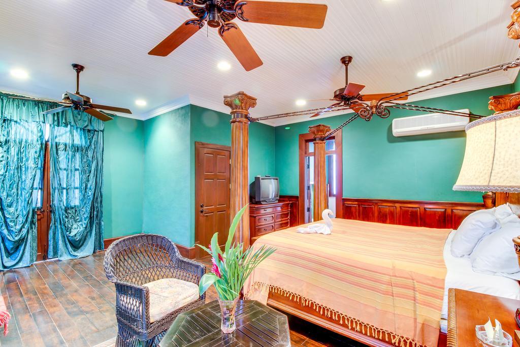 Colonial Suite @ Mahogany Hall San Ignacio Buitenkant foto